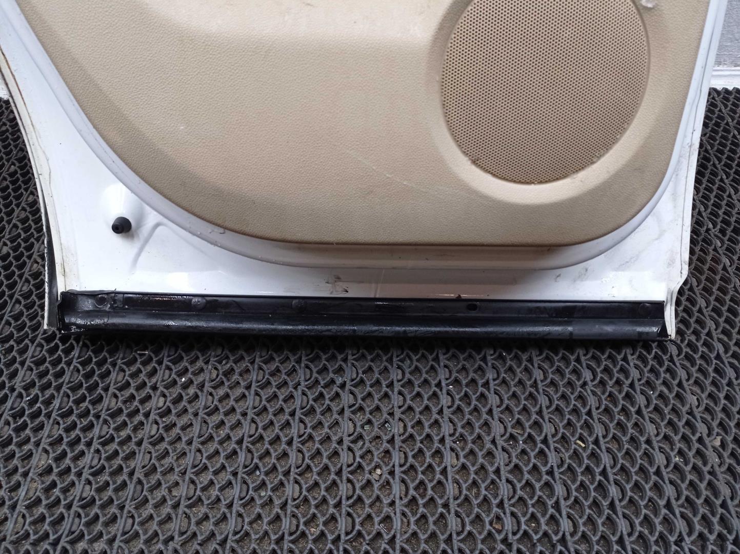 Замок двери задней левой