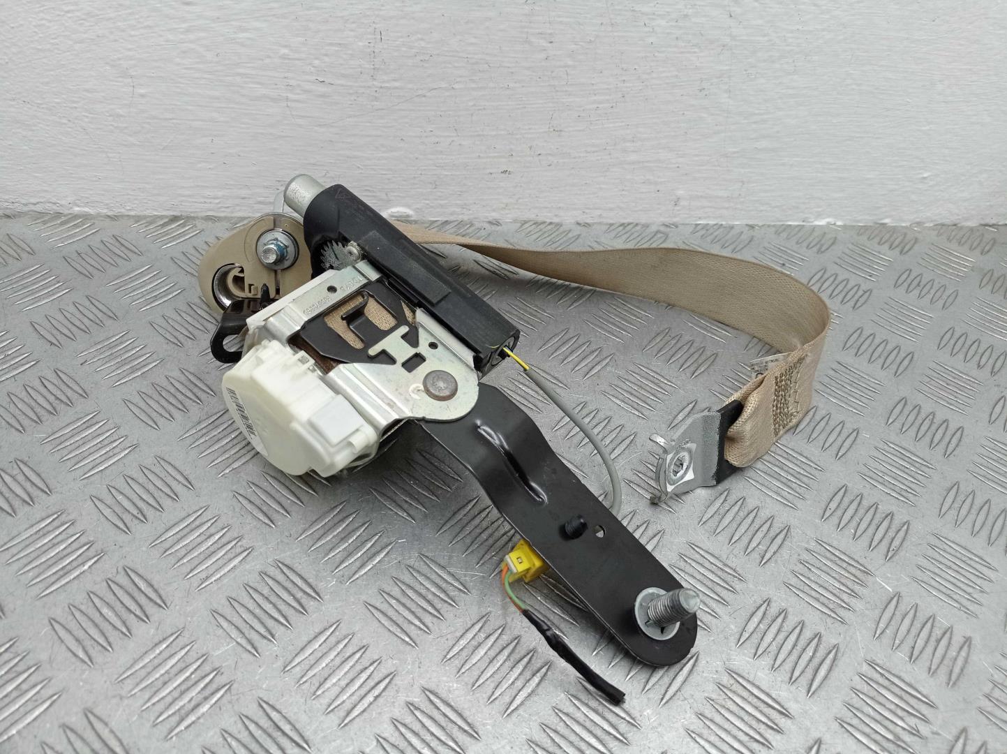 Ремень безопасности