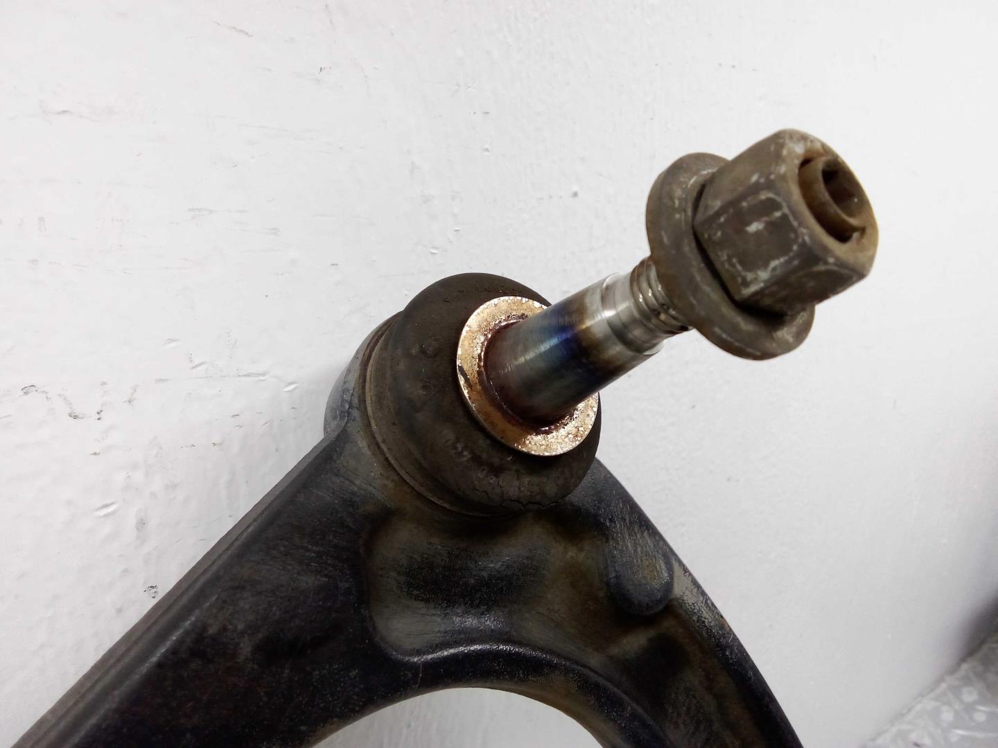 Рычаг передний верхний левый