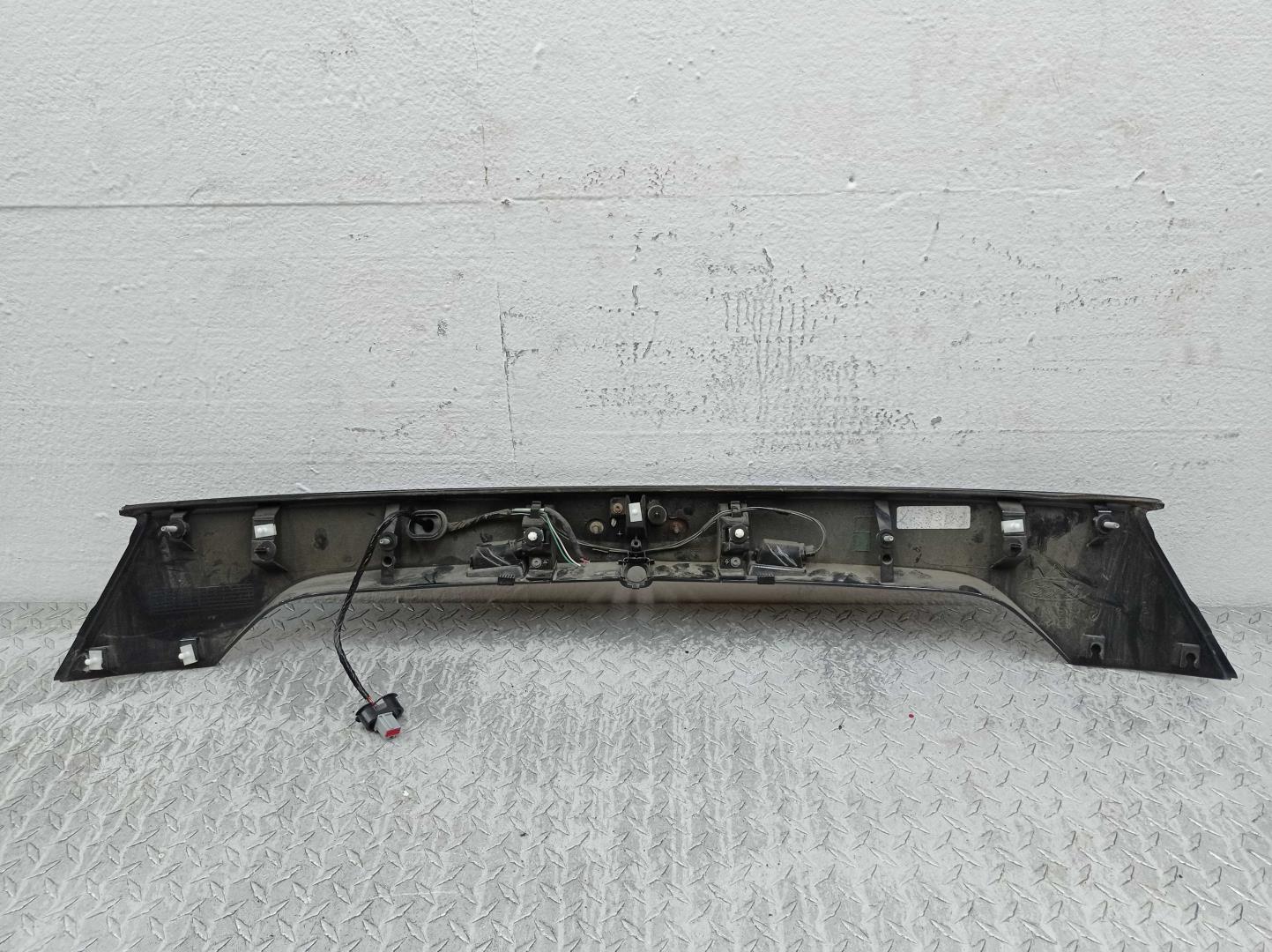 Накладка крышки багажника