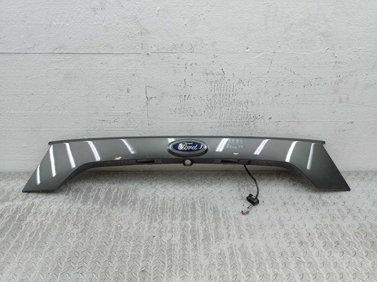 Накладка крышки багажника