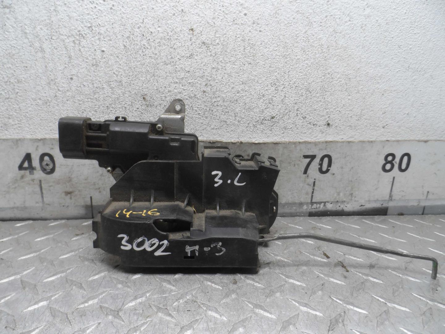 Замок двери задней левой