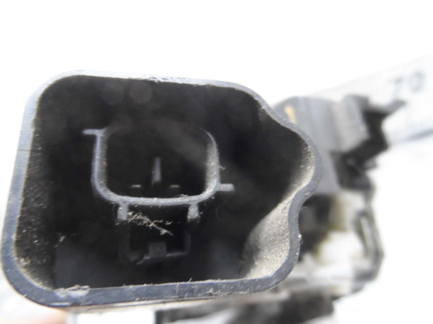 Замок двери задней левой