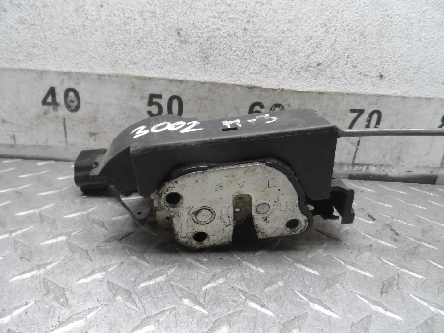 Замок двери задней левой