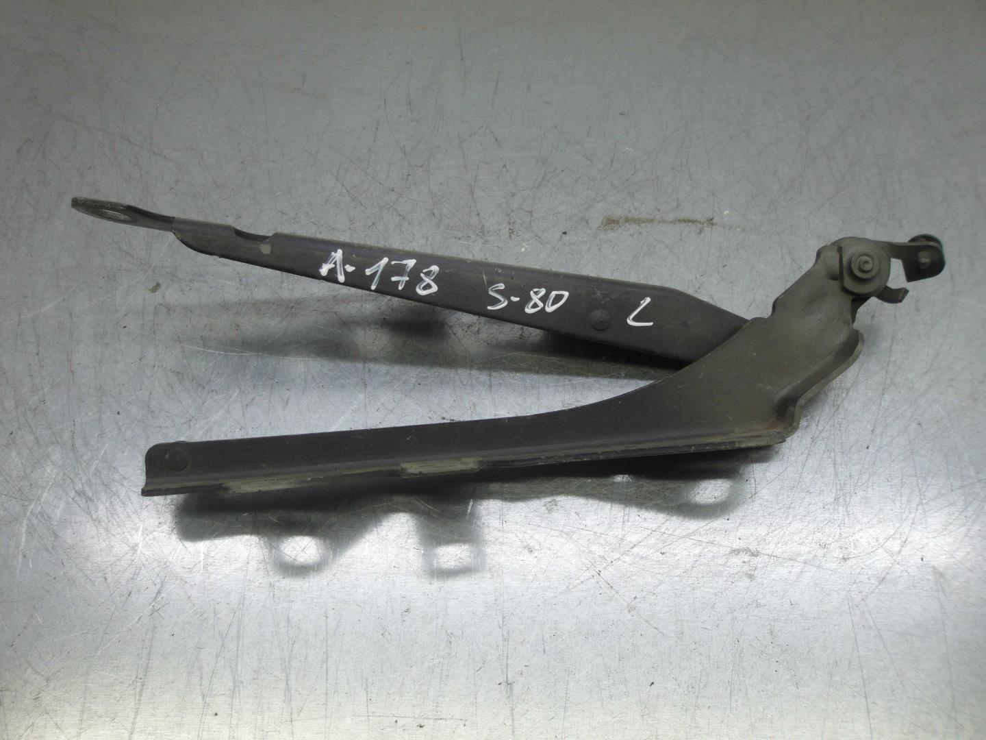 Петля капота левая