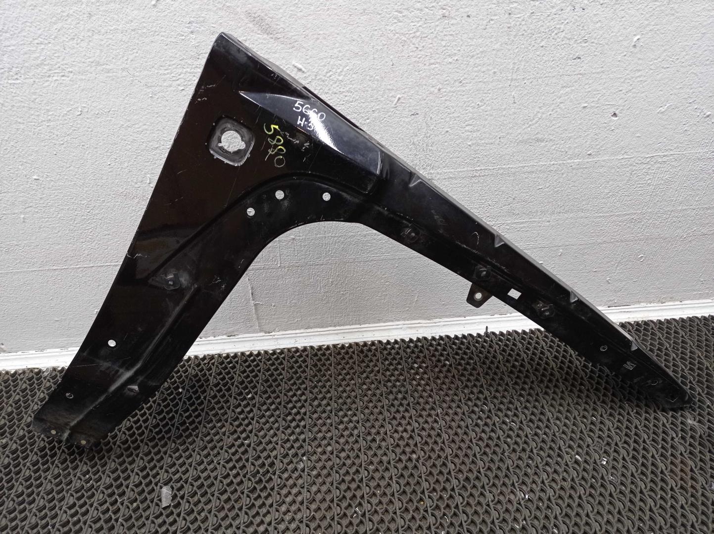 Крыло переднее правое