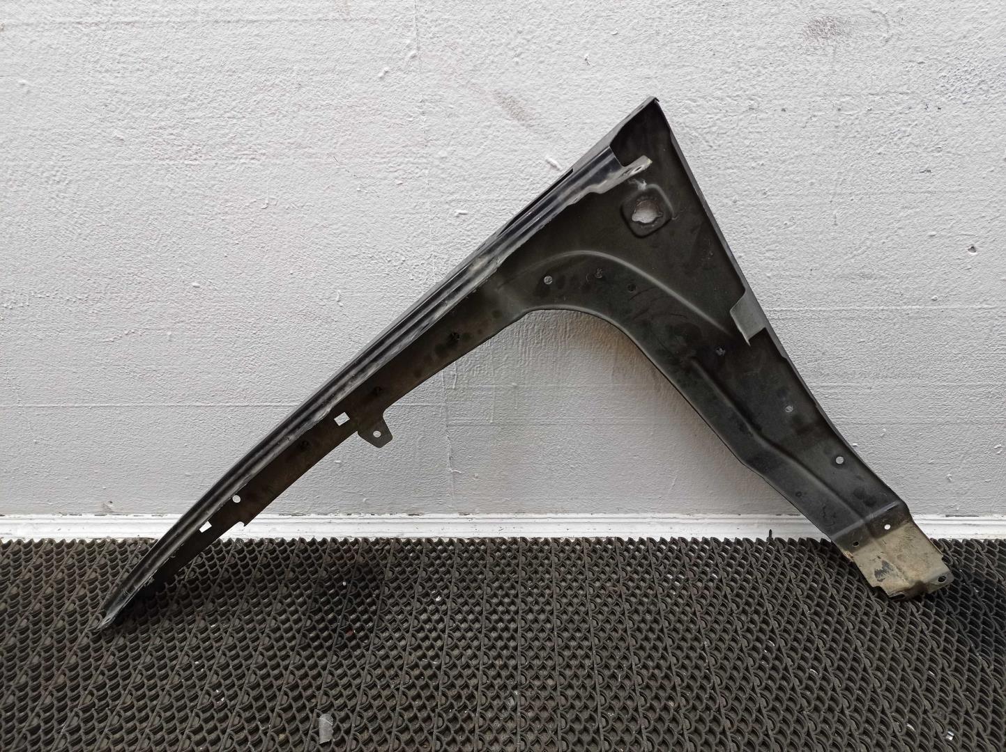 Крыло переднее правое