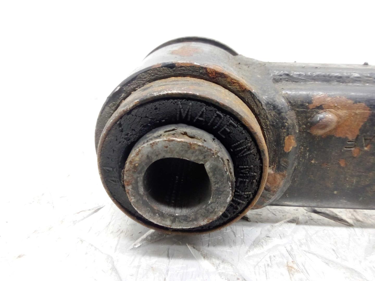 Рычаг задний левый