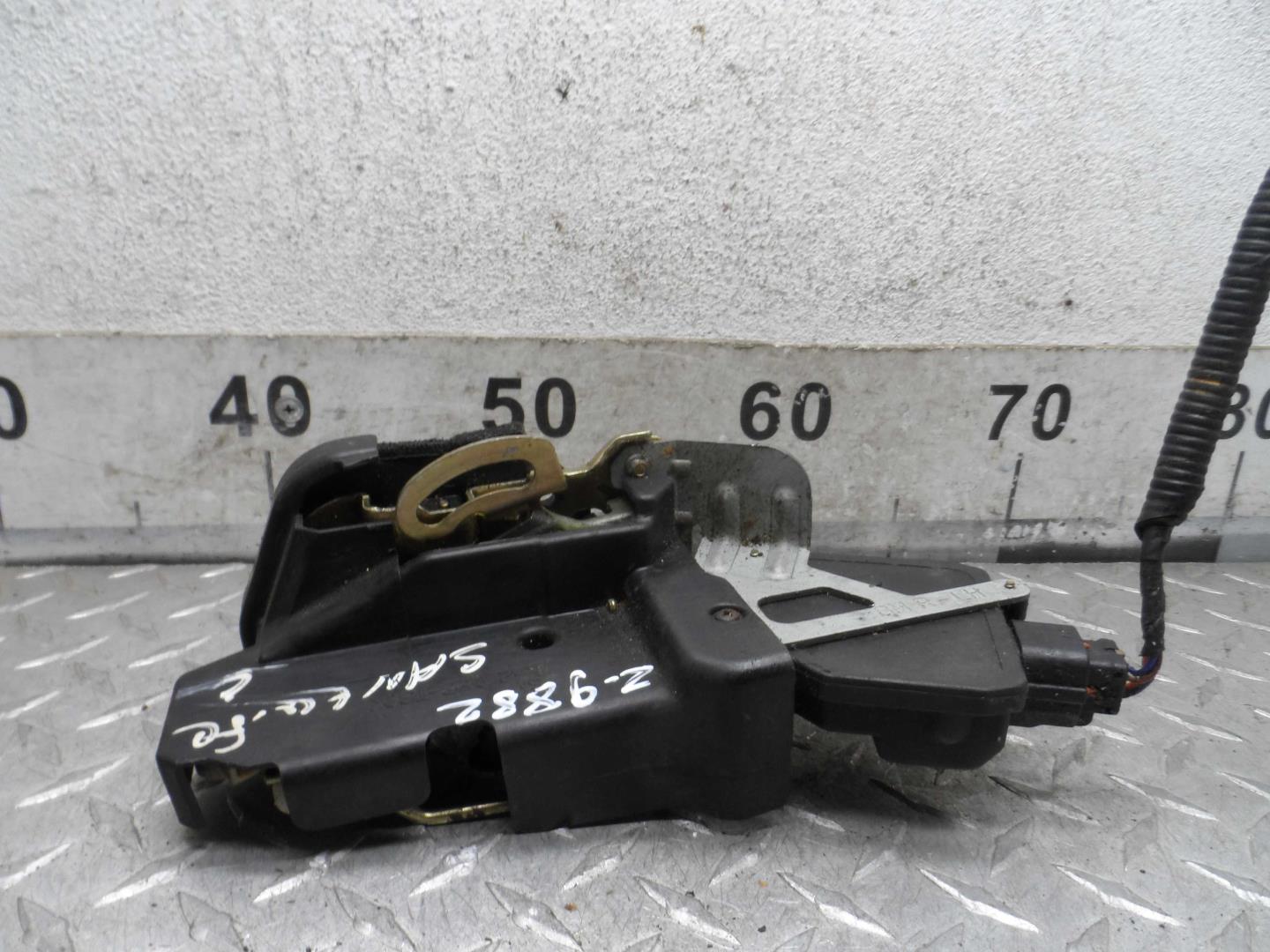 Замок двери задней левой