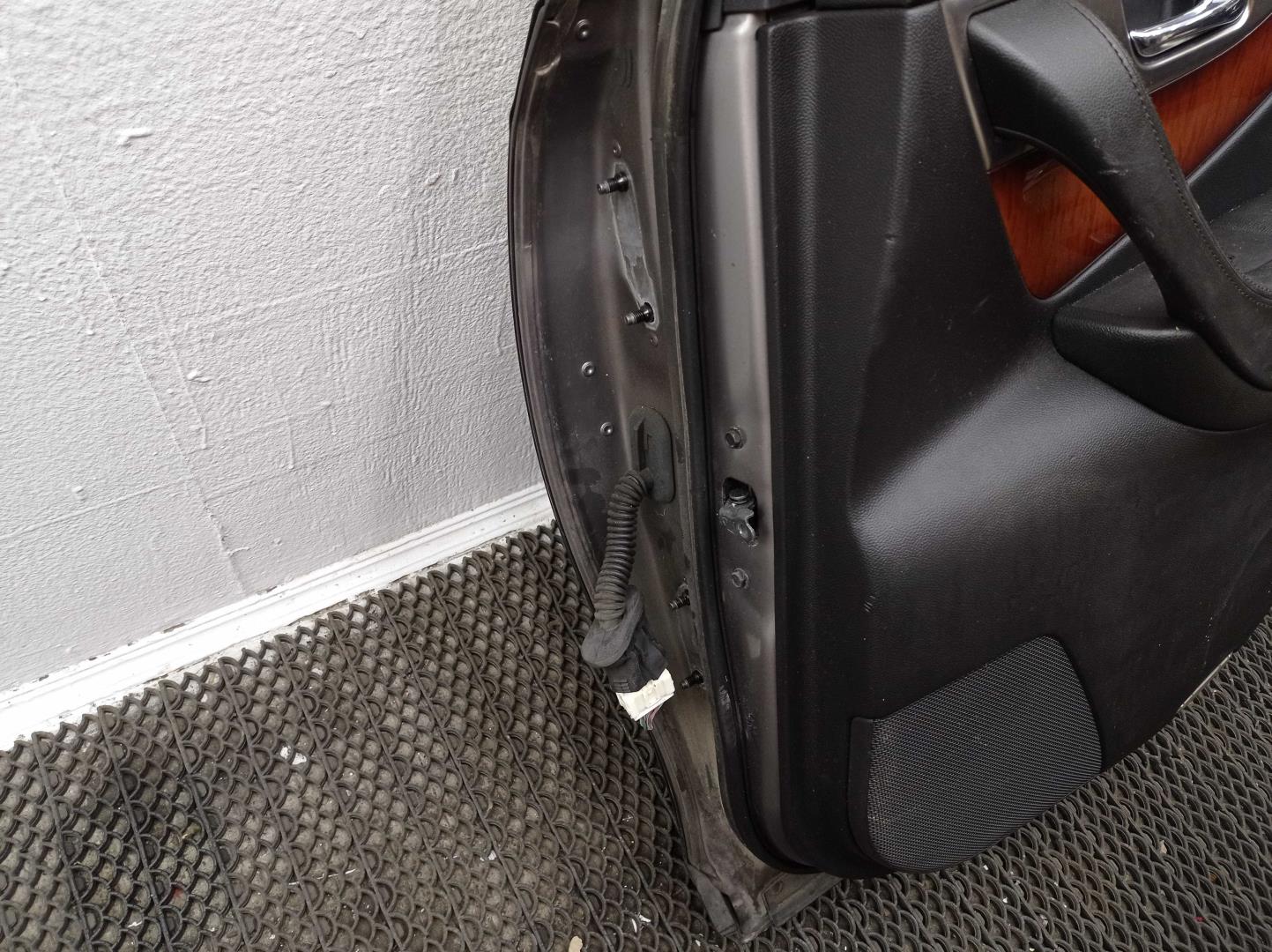 Замок двери задней правой