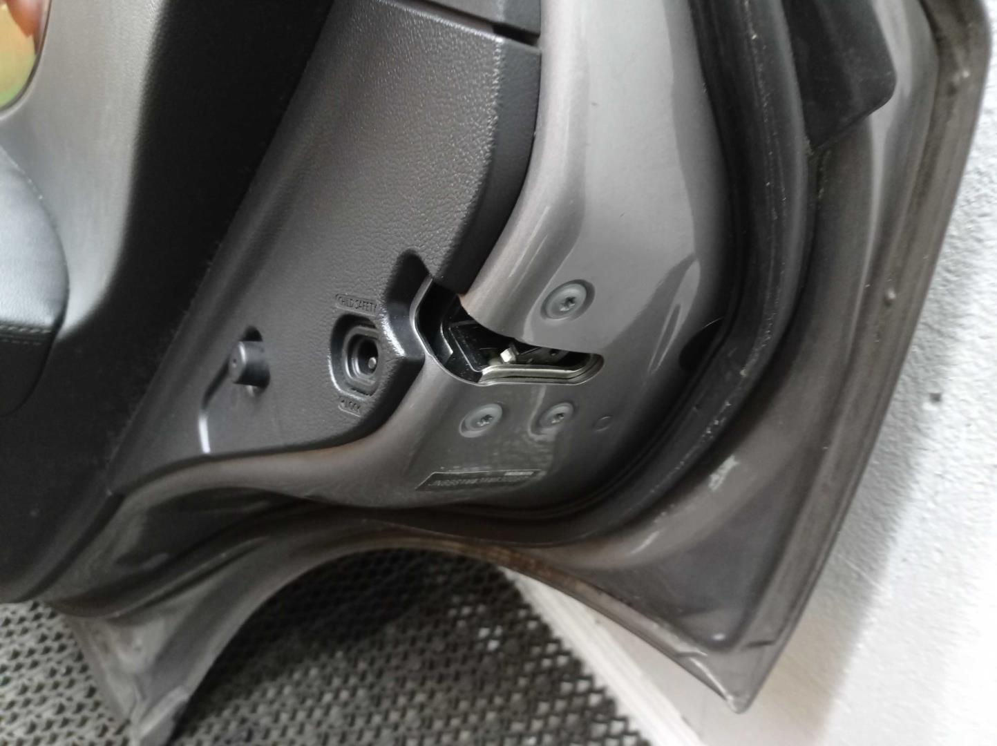 Замок двери задней правой