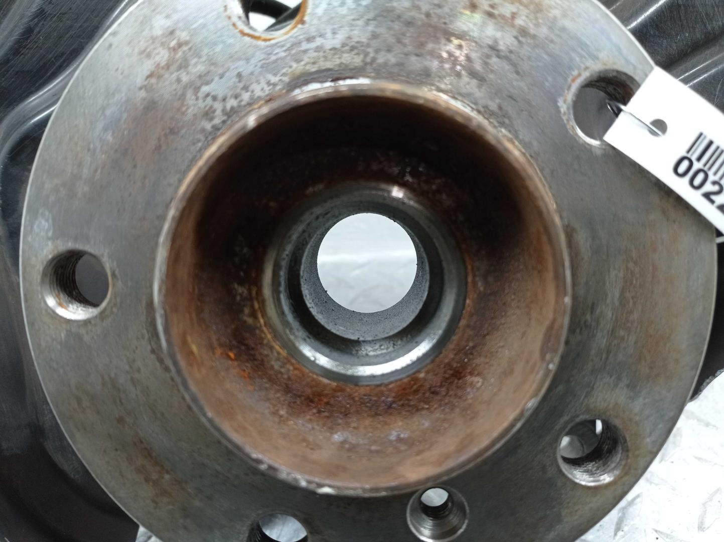 Кулак поворотный передний правый