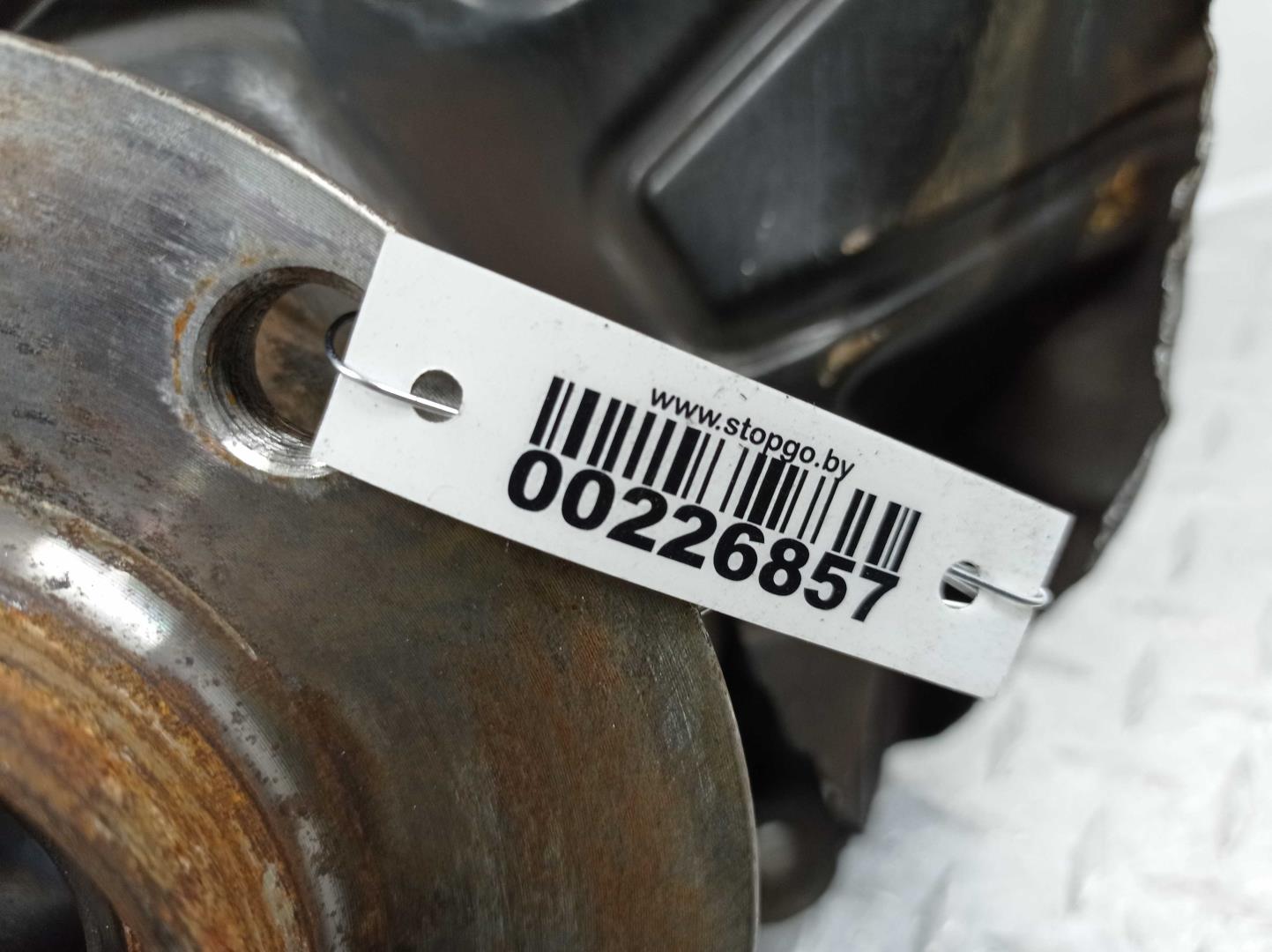 Кулак поворотный передний правый