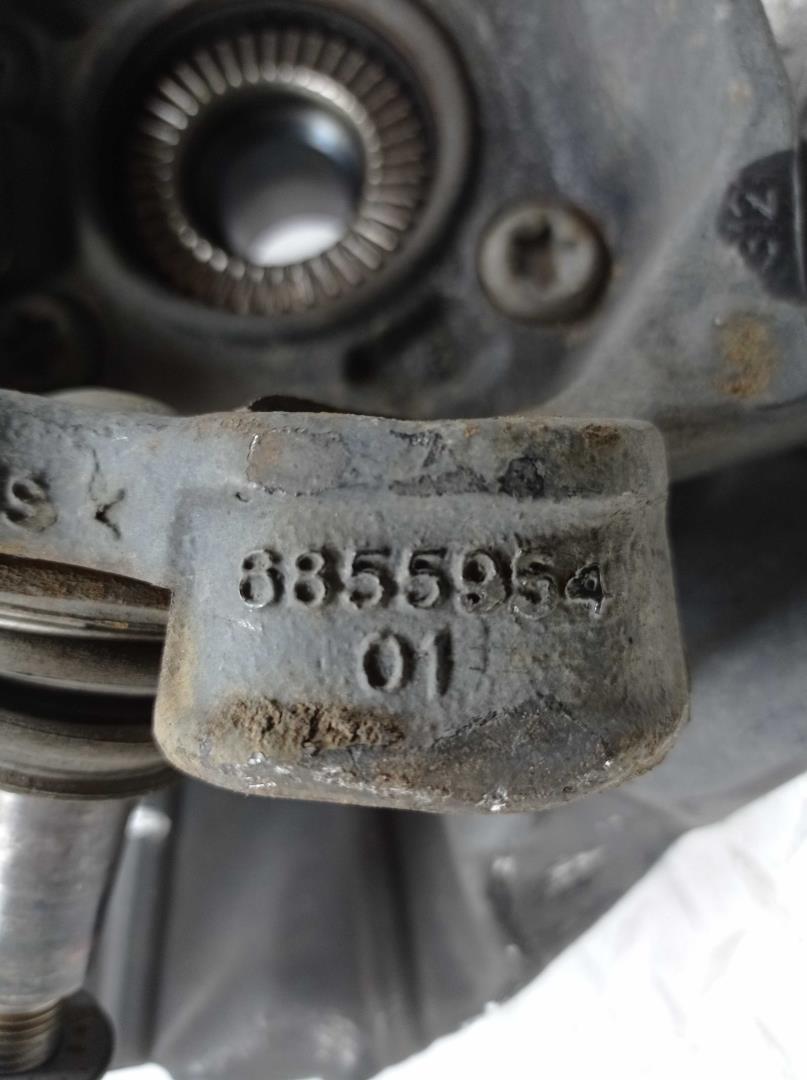 Кулак поворотный передний правый