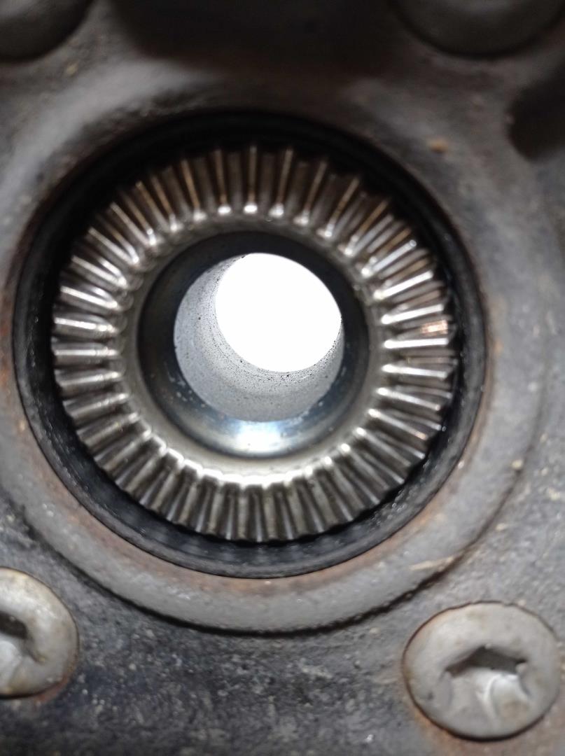 Кулак поворотный передний правый