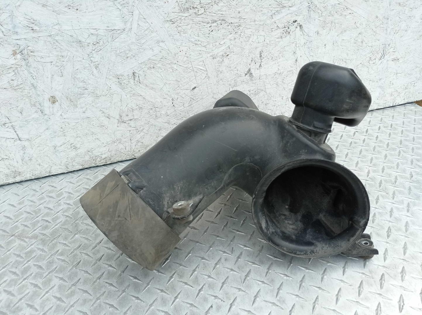 Патрубок воздушного фильтра