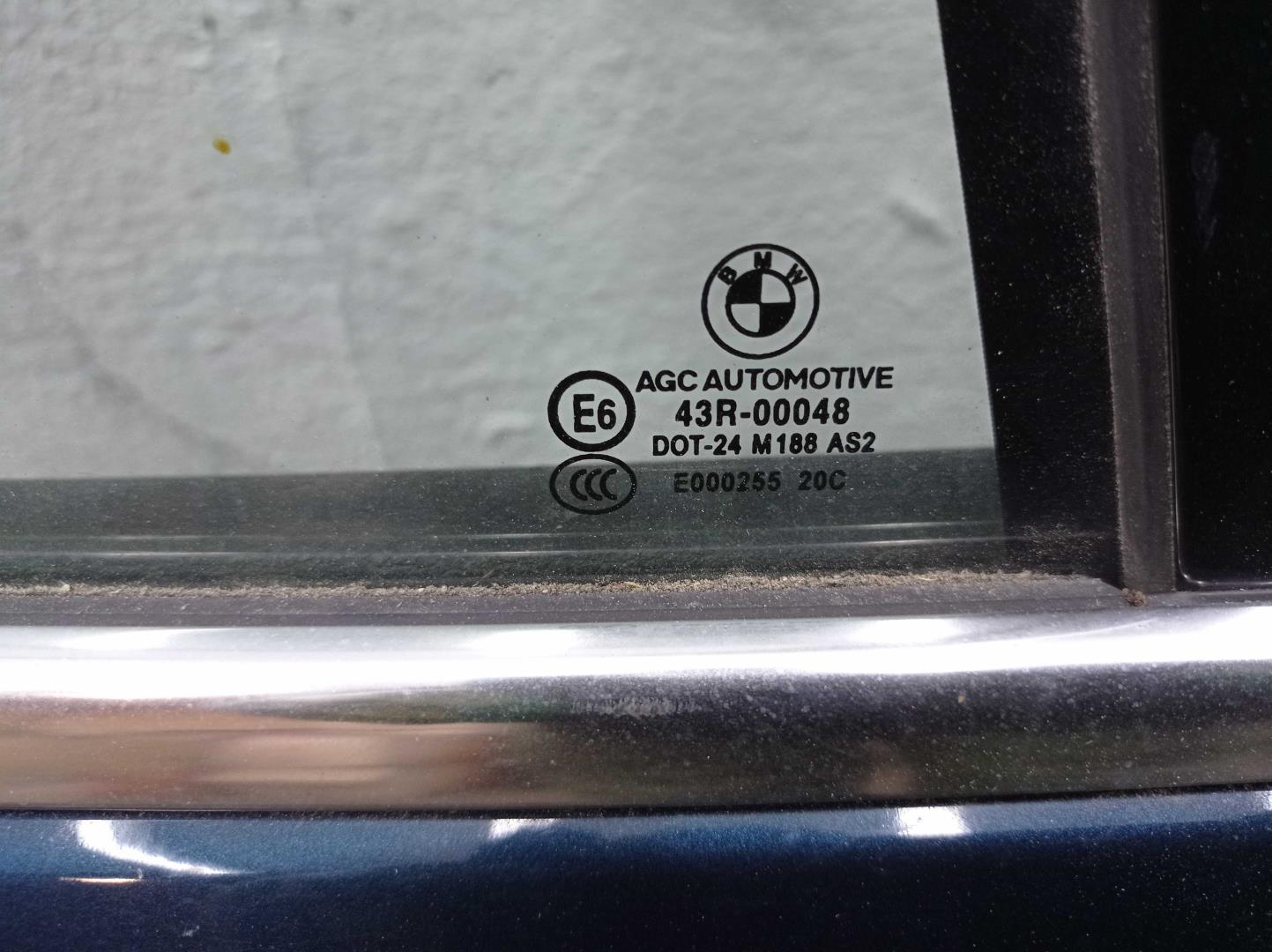 Стекло двери задней правой