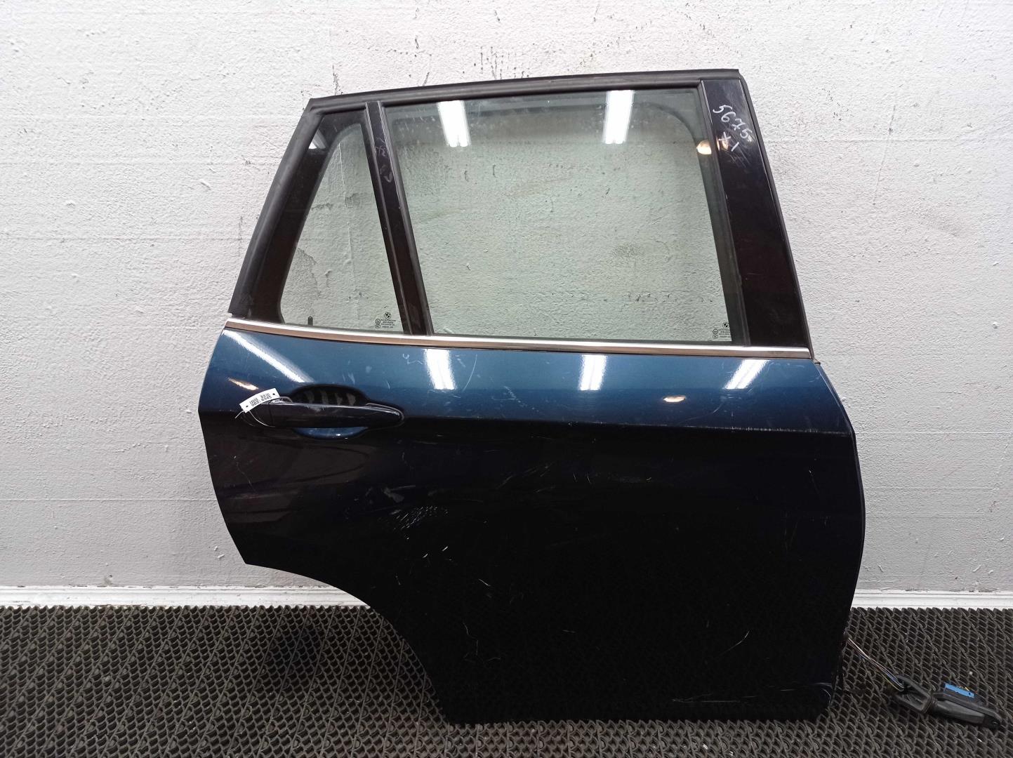 Стекло двери задней правой