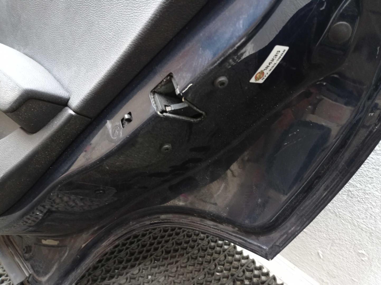 Стекло двери задней правой