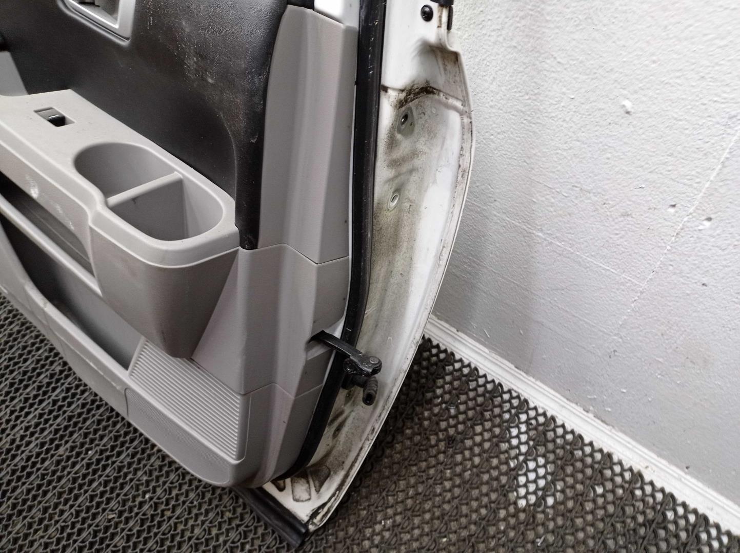 Стекло двери задней левой