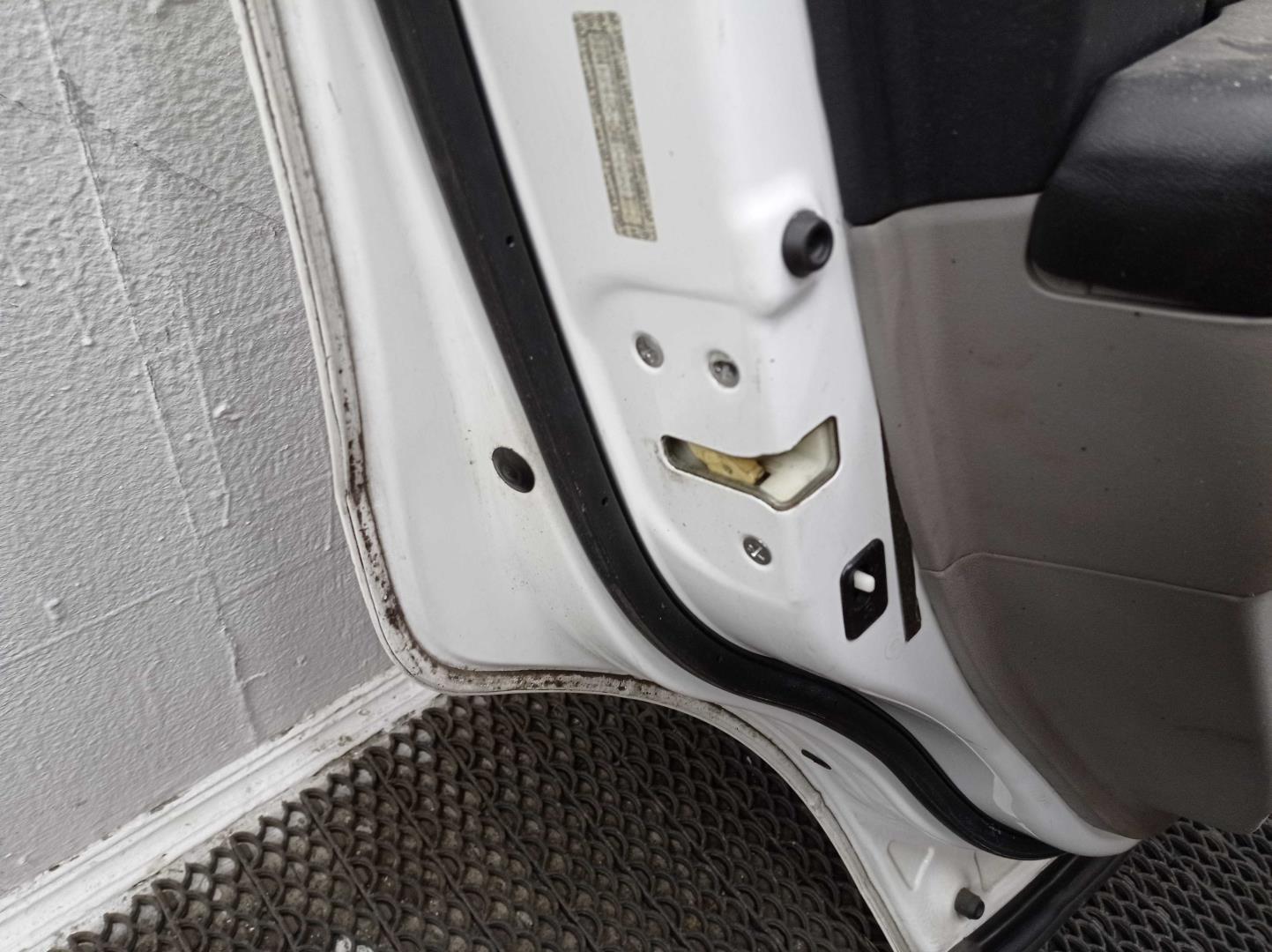 Замок двери задней левой