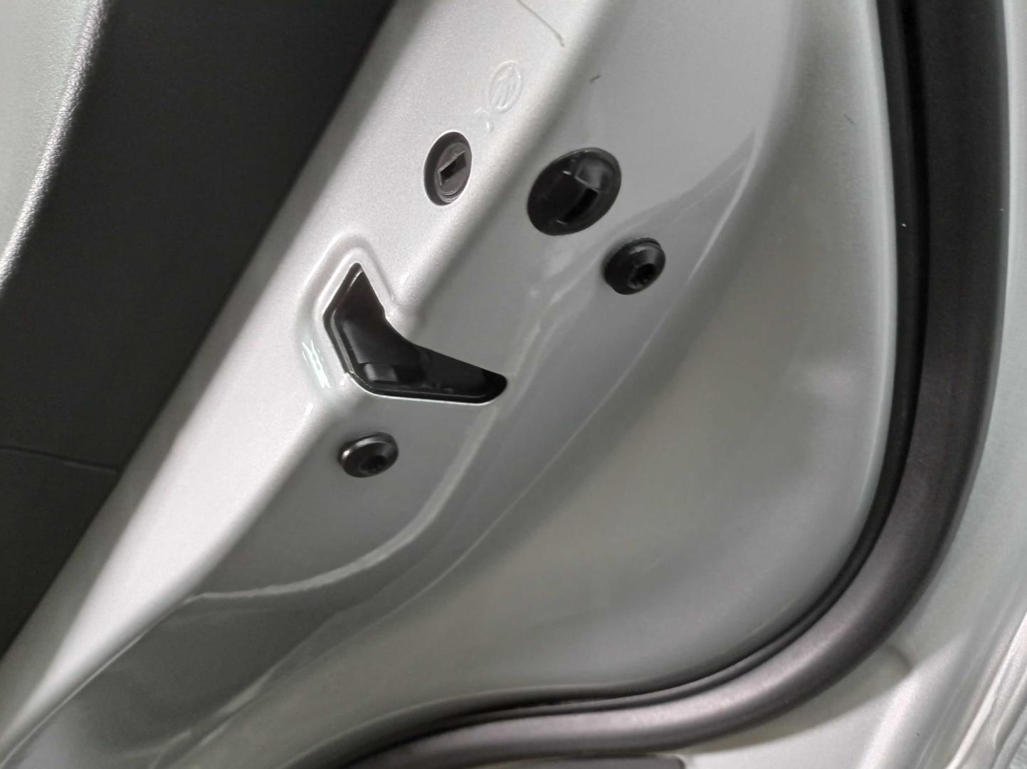 Замок двери задней правой