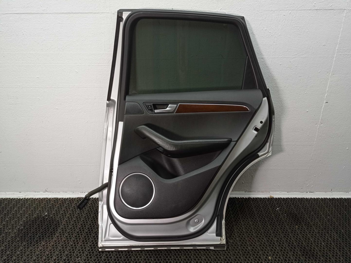 Замок двери задней правой