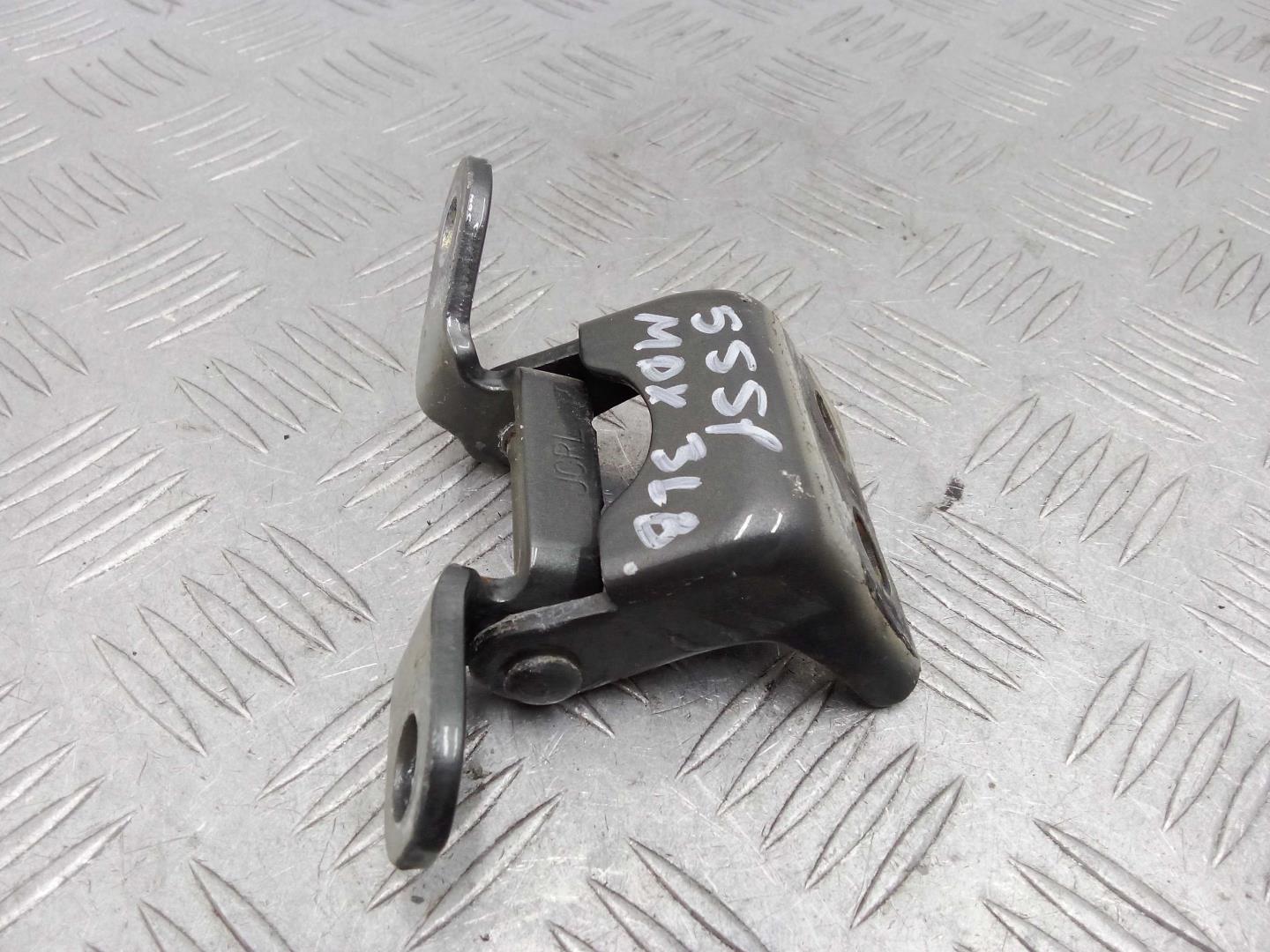 Петля двери