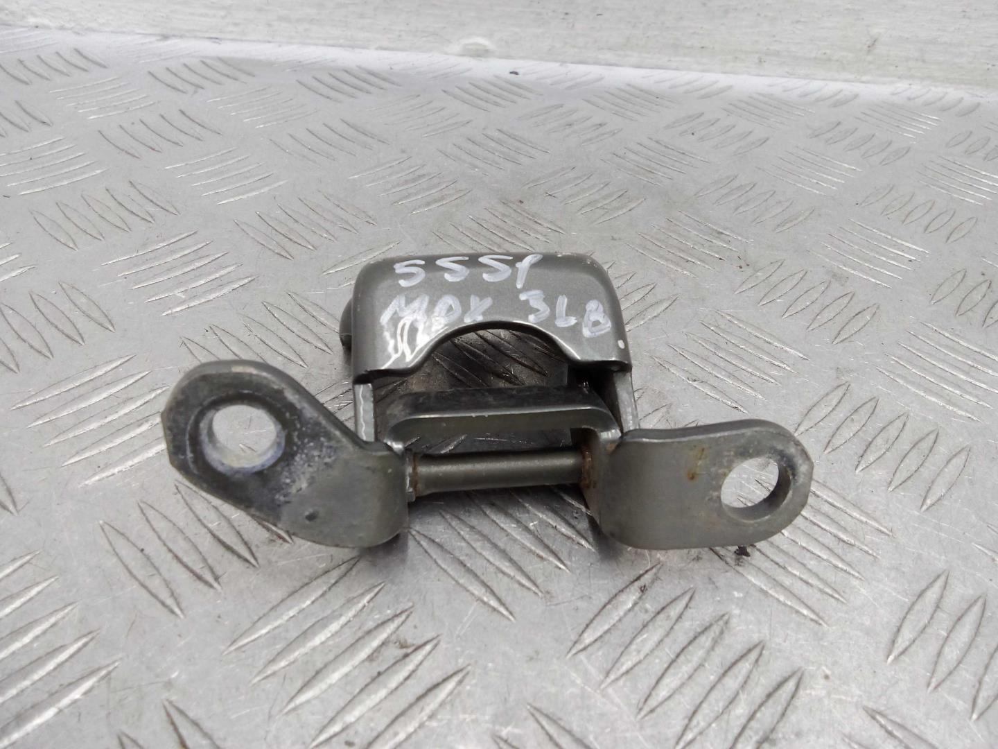 Петля двери