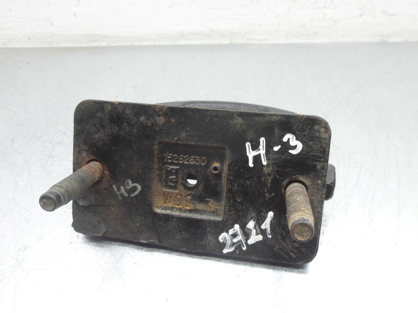 Крюк буксировочный