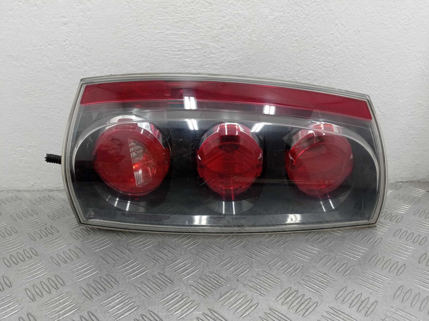 Фонарь задний наружный левый