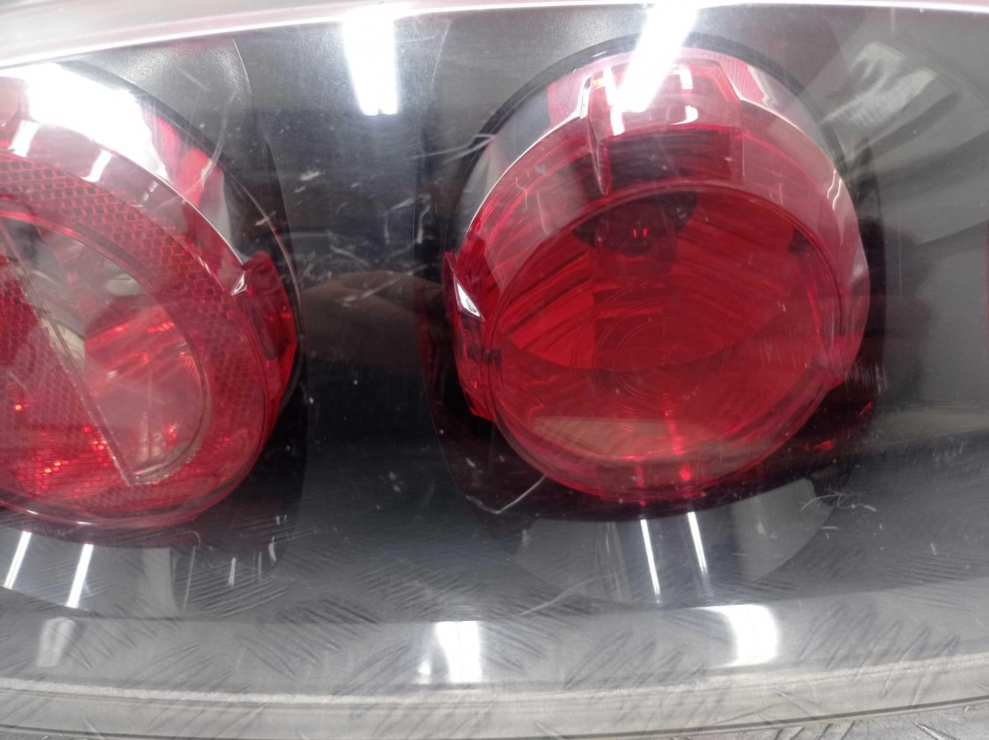 Фонарь задний наружный левый