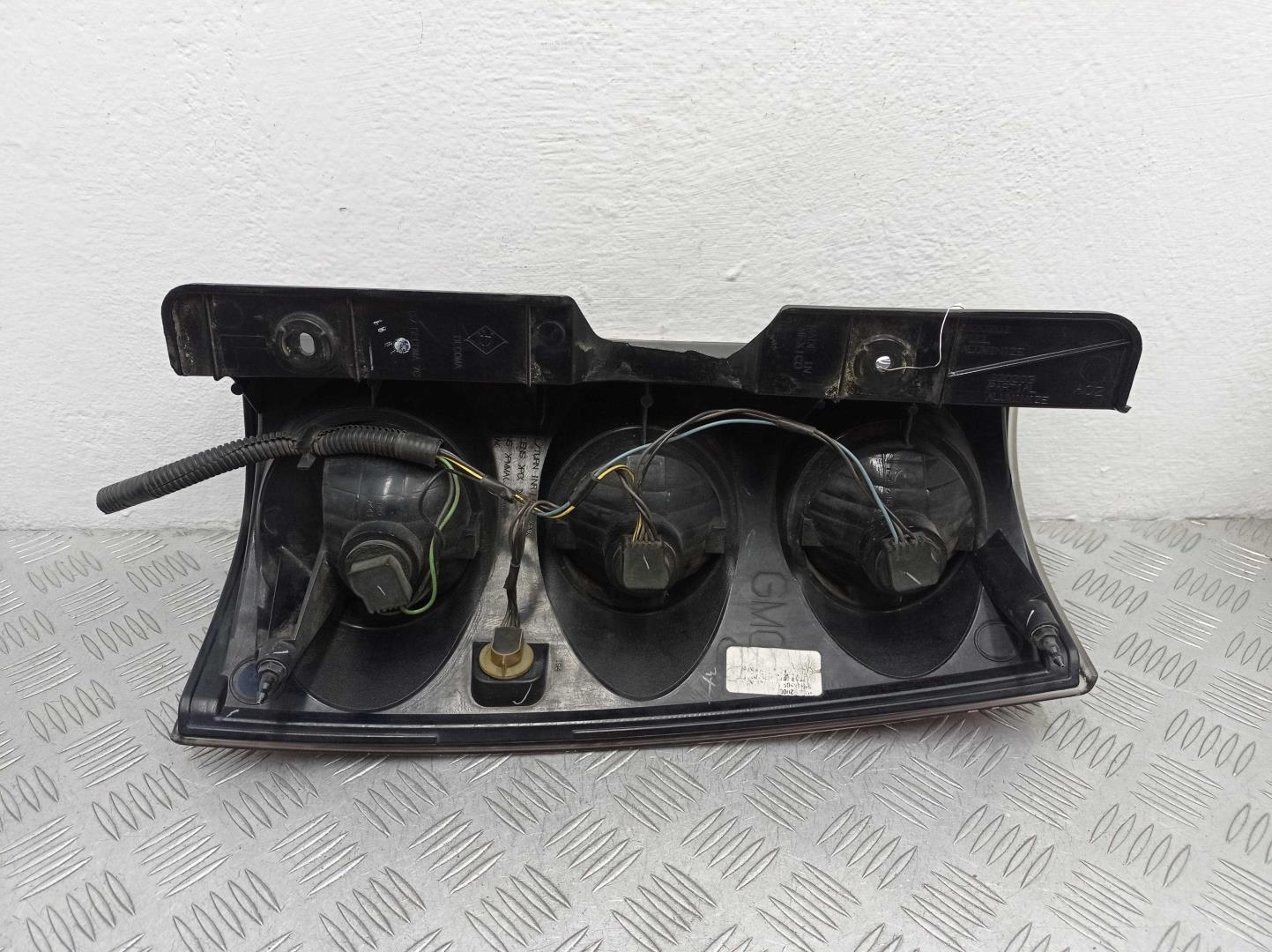 Фонарь задний наружный левый