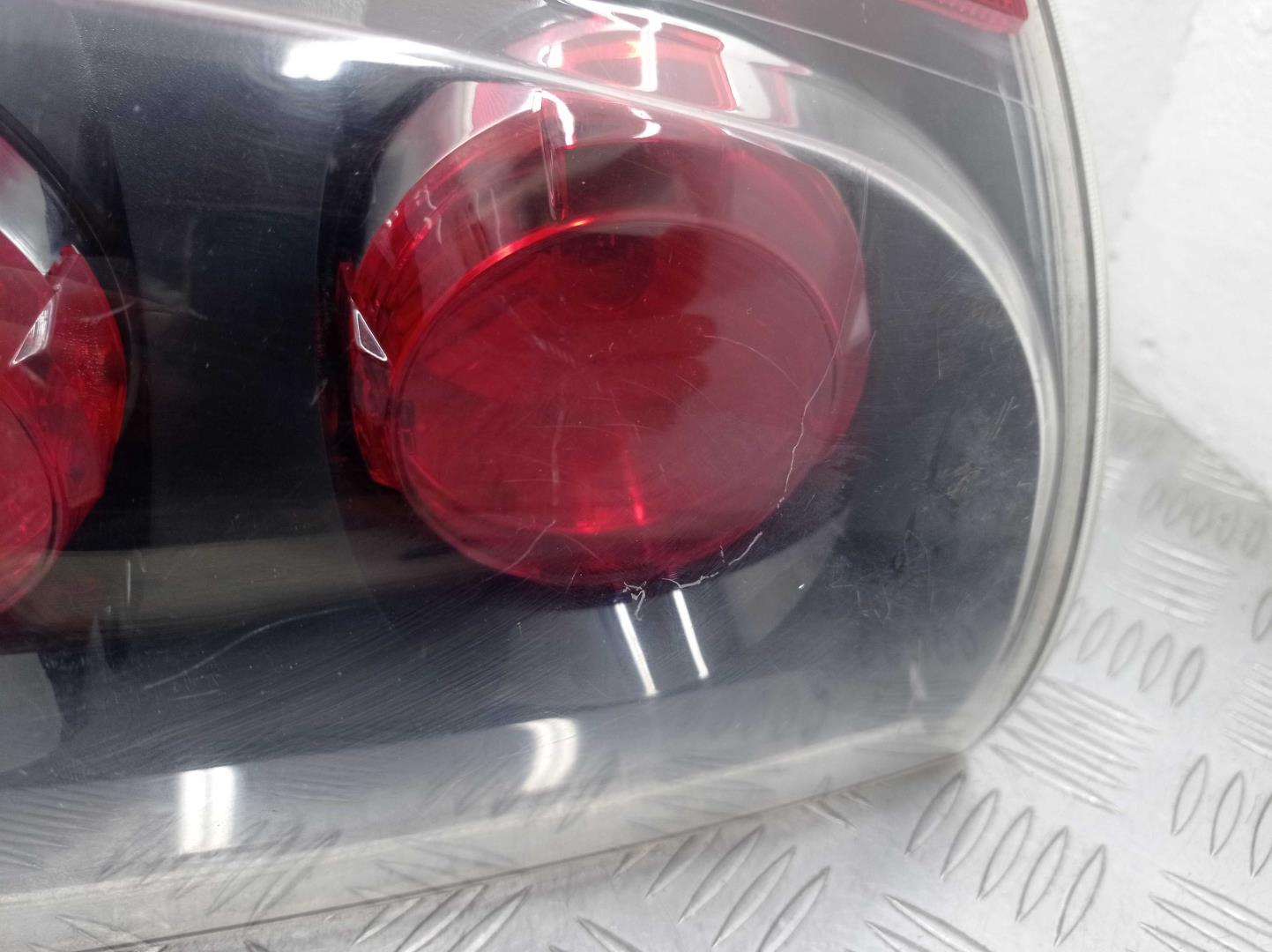 Фонарь задний наружный левый