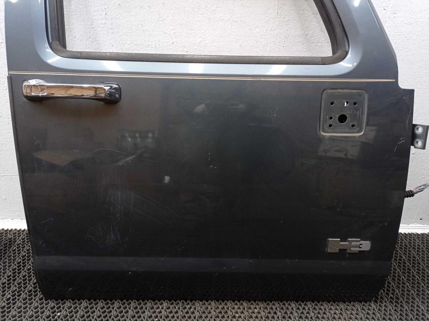 Петля двери передней