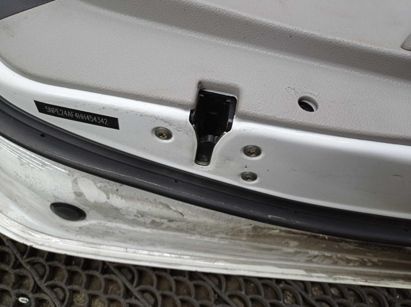 Петля двери