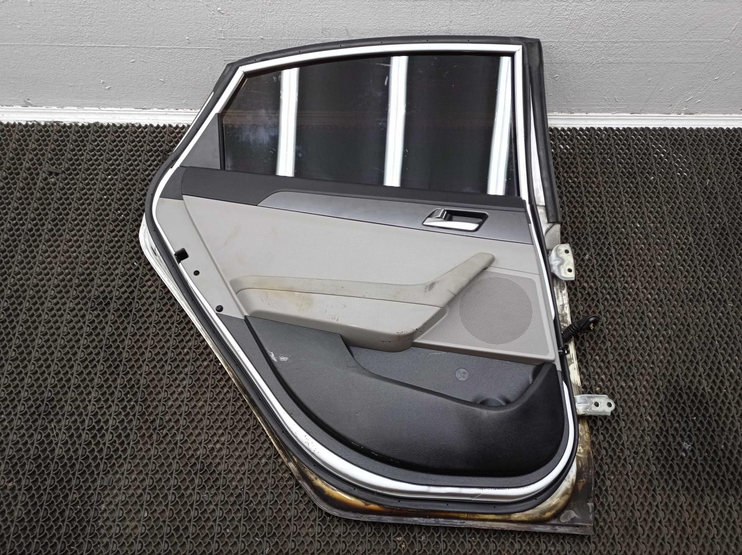 Петля двери