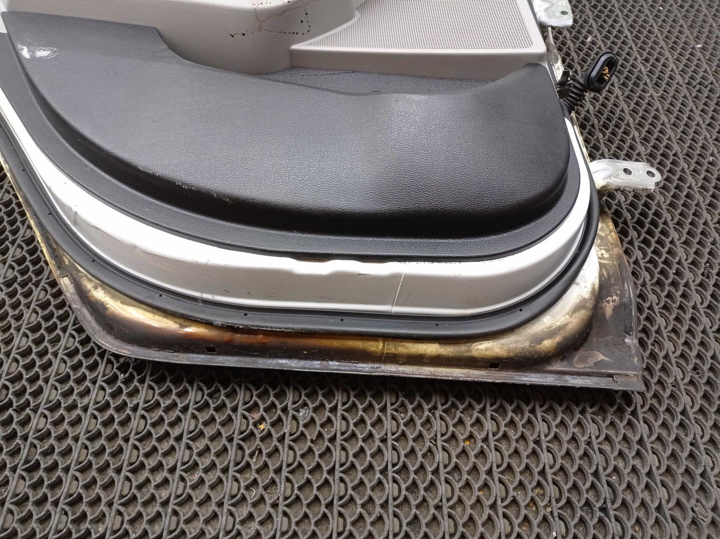 Петля двери