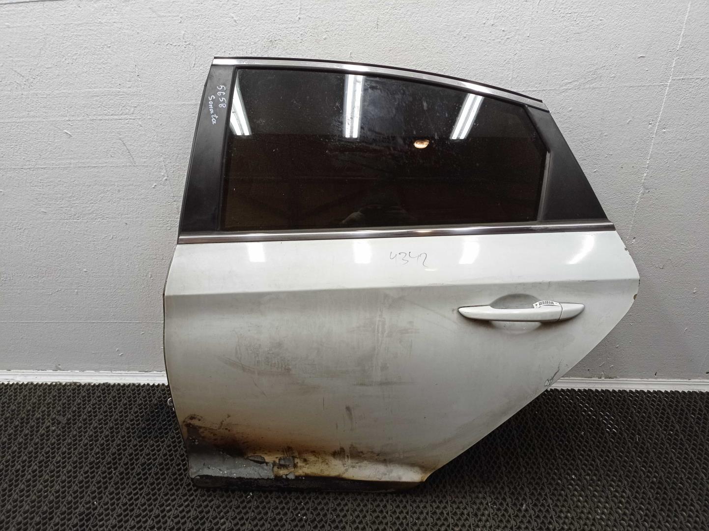 Петля двери