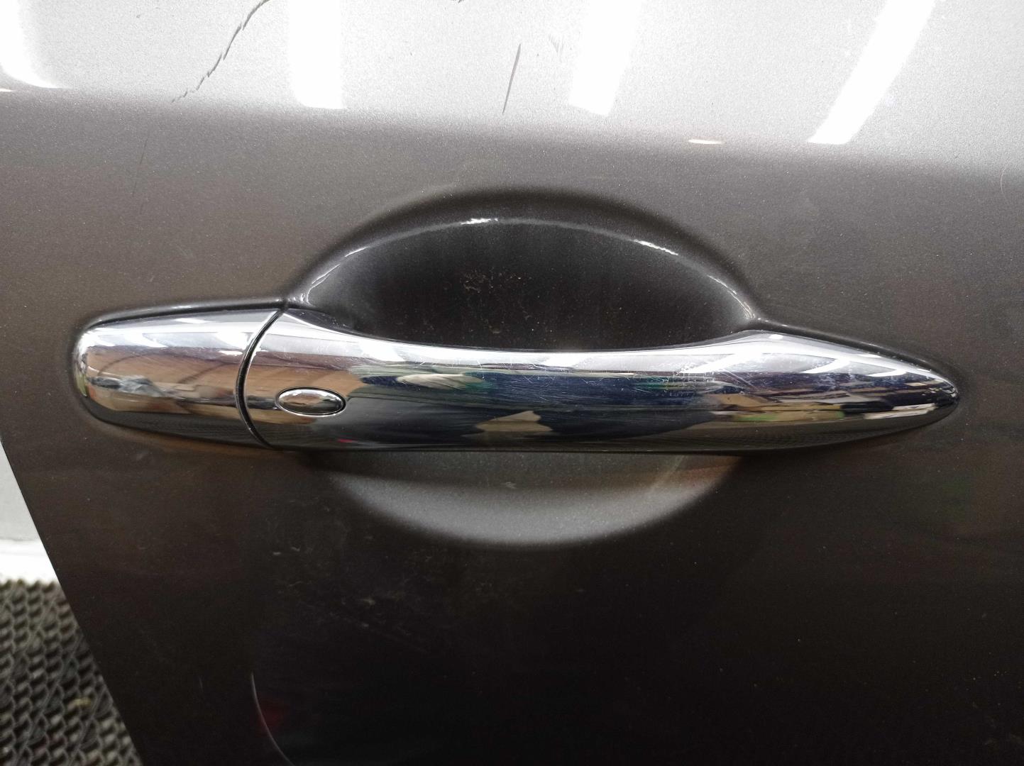 Стекло двери передней правой