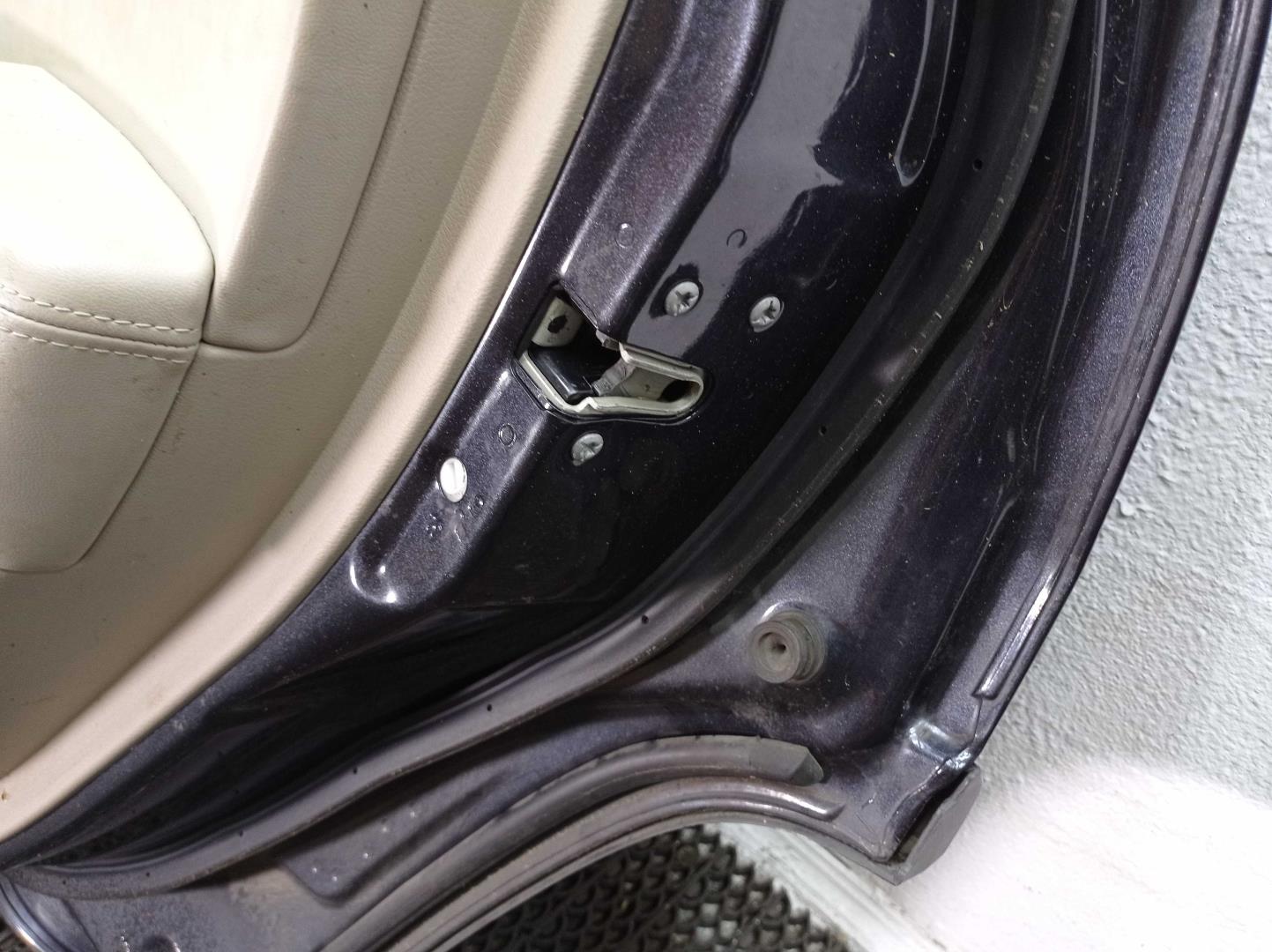 Замок двери задней правой