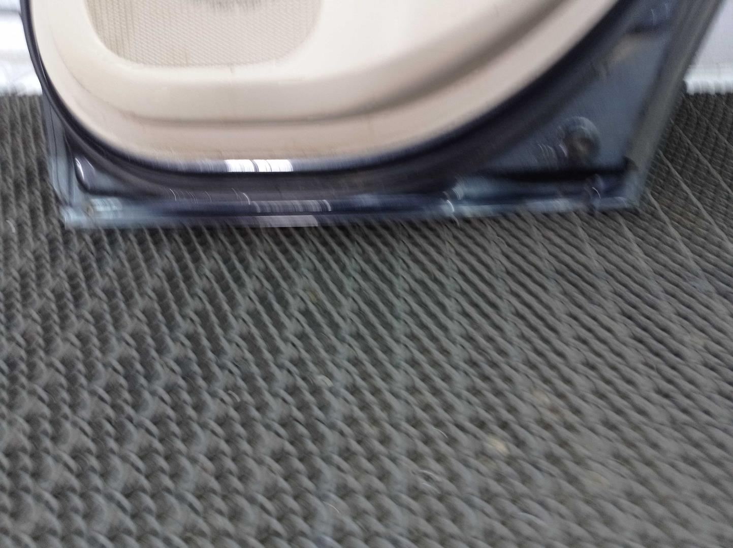 Замок двери задней правой