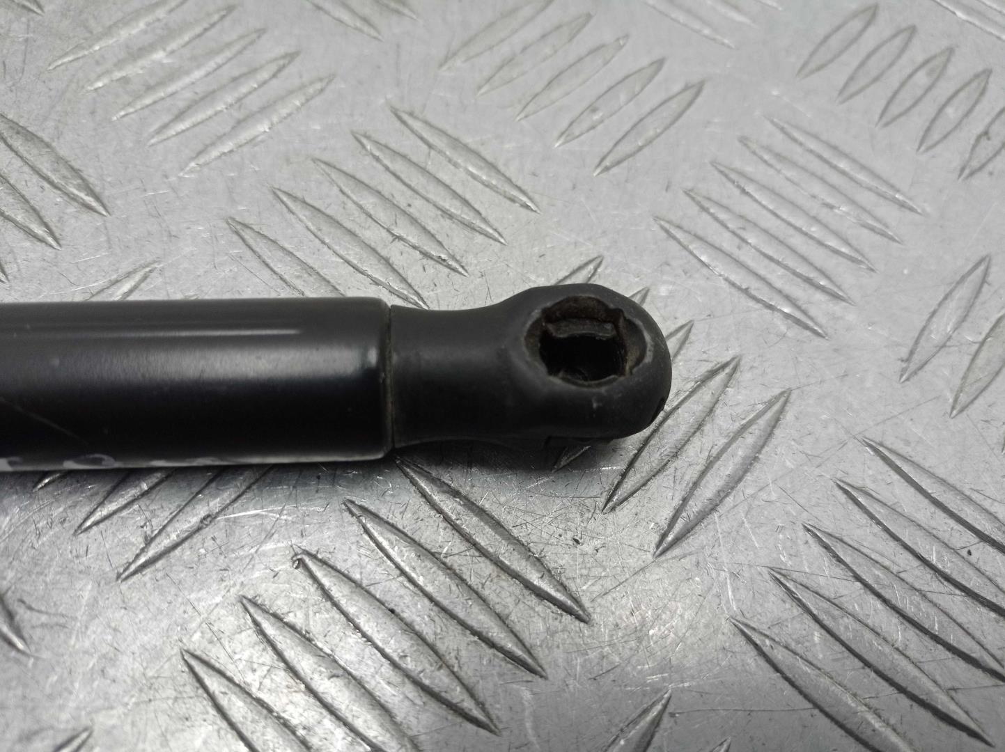 Амортизатор капота