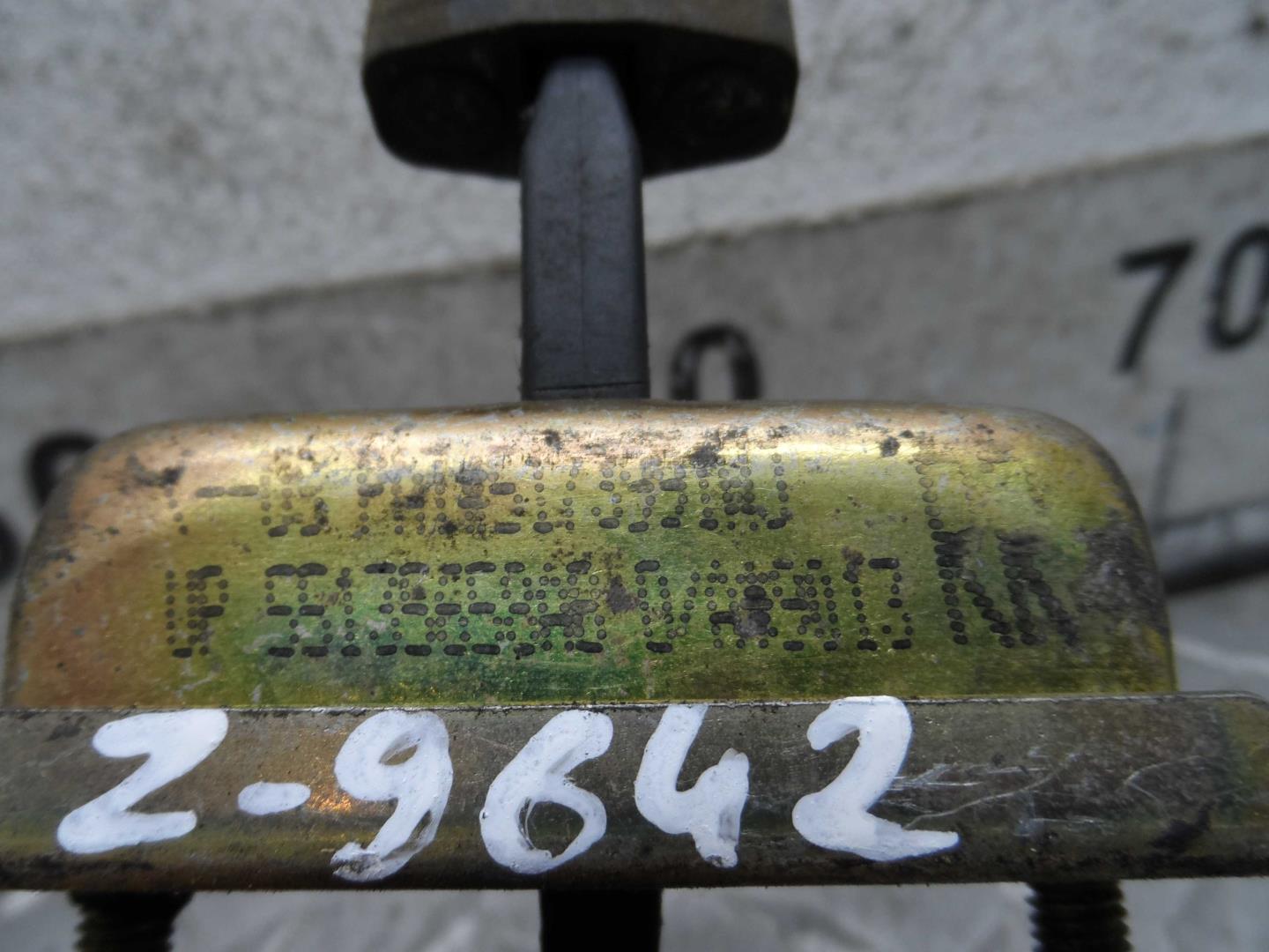 Ограничитель двери