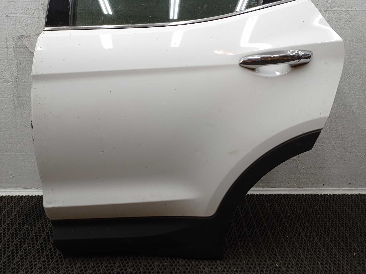 Замок двери задней левой