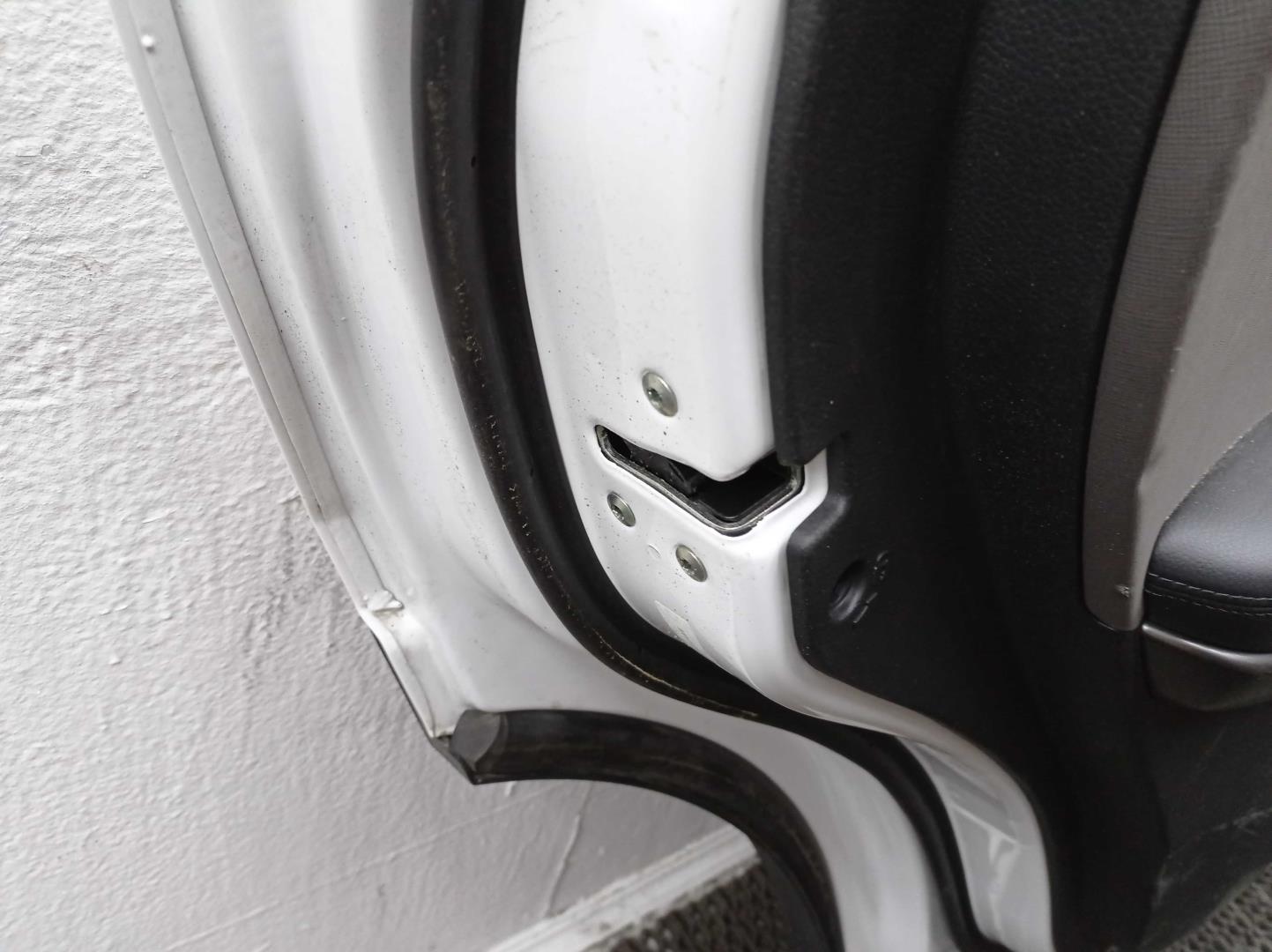 Замок двери задней левой