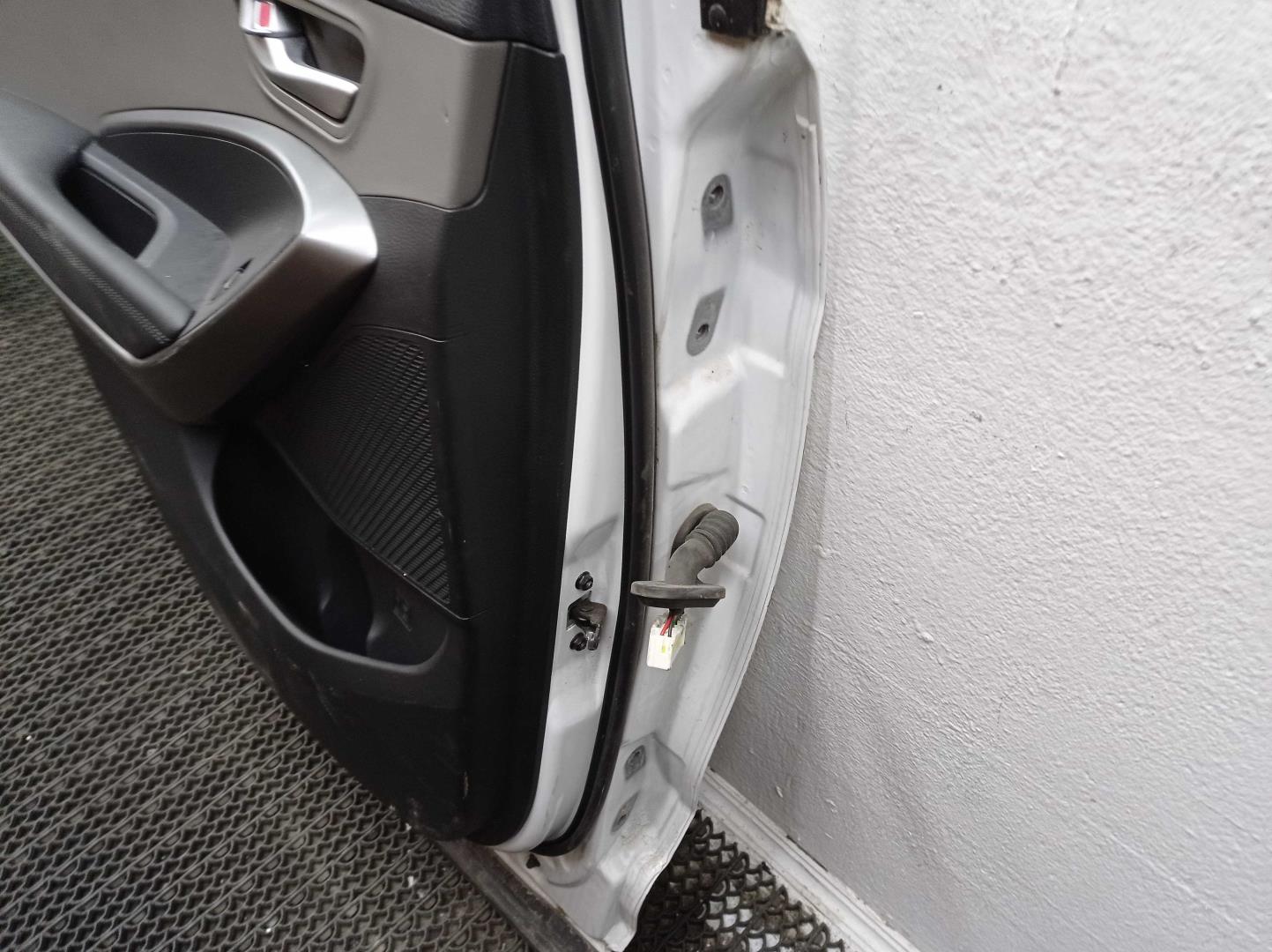 Замок двери задней левой