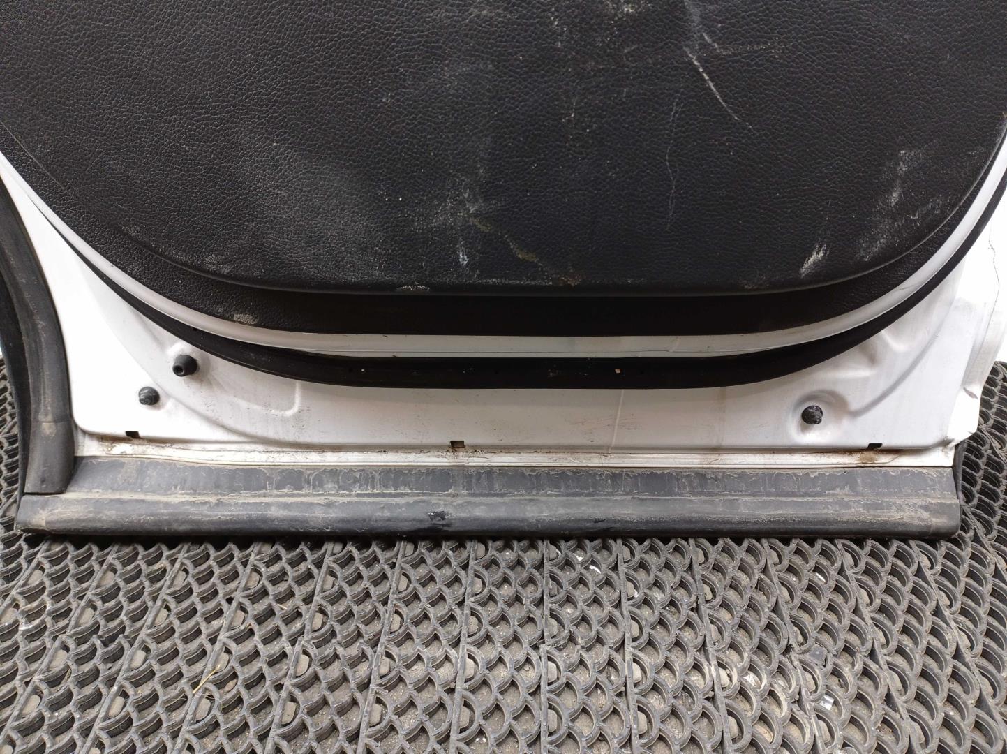 Замок двери задней левой