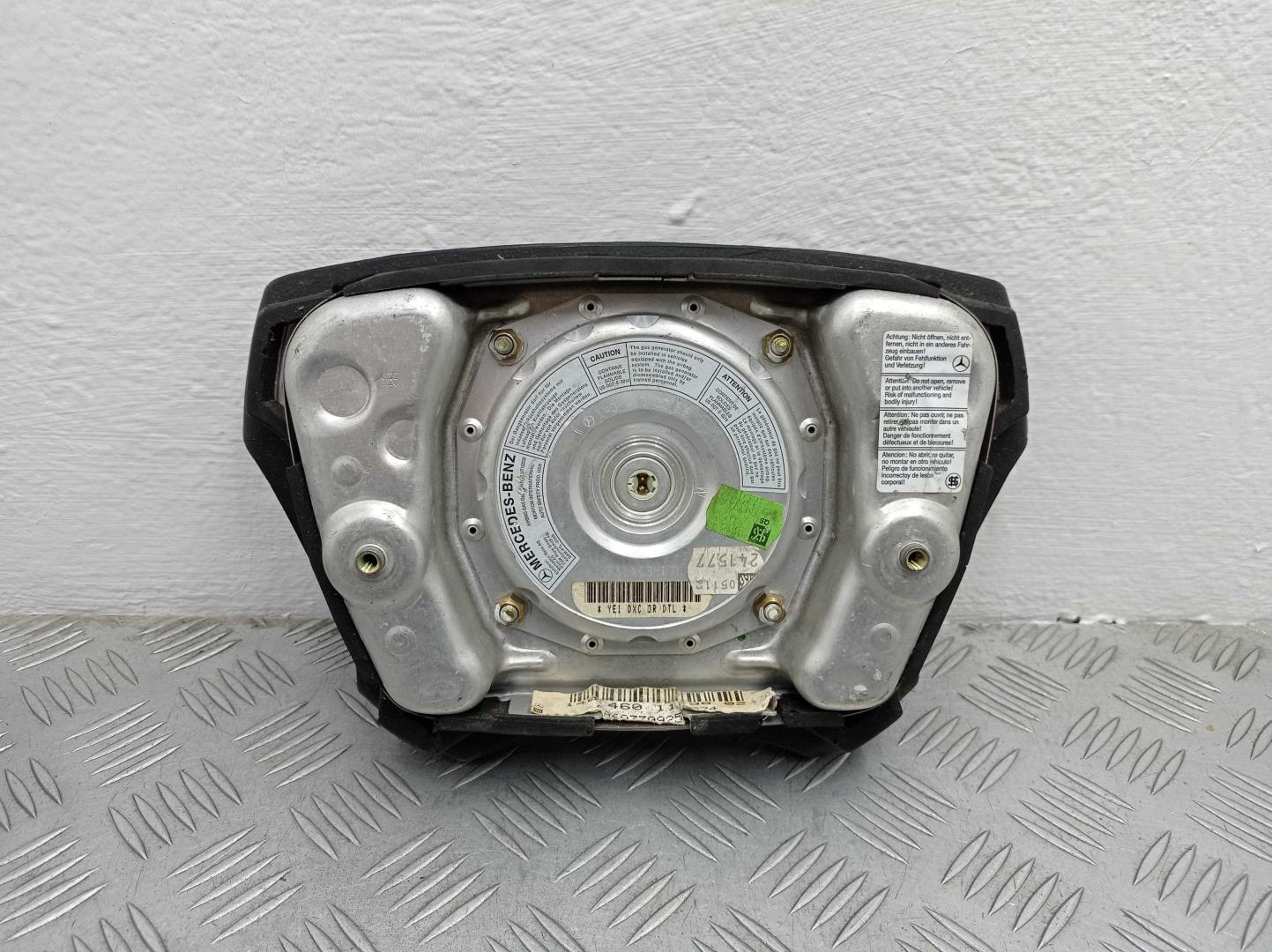 Подушка безопасности в рулевое колесо