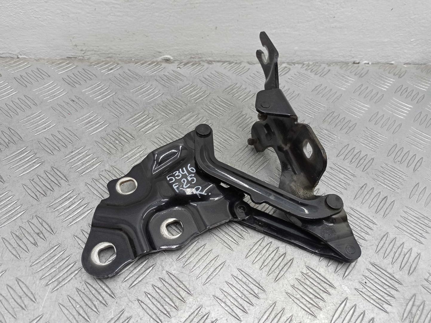 Петля капота правая